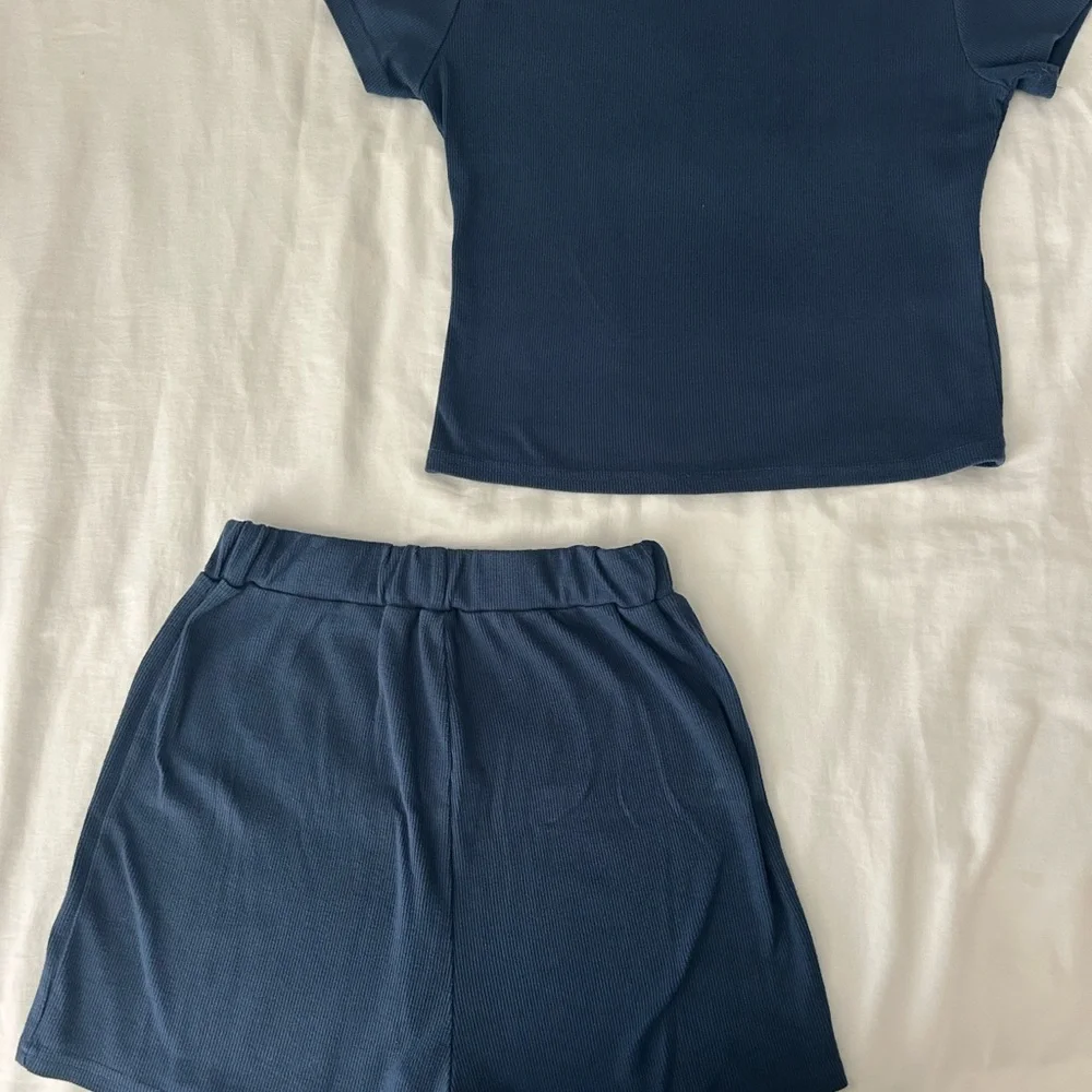 Navy Blue Ribbed Shorts Set - Picture 3 of 3